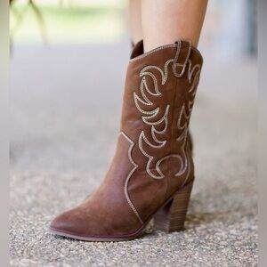 The Pioneer Woman Embroidered Mid-Calf Heeled Cowboy Boot, Women's 11